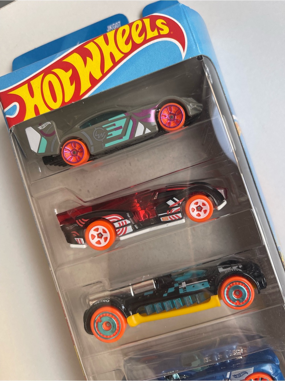 2025 Mattel Hot Wheels 5-Car Stunt Pack, Looped Tracks - Picture 4 of 5